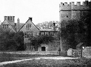 Astwell Castle in its heyday (undated and unattributed picture from the Internet). As it was gradually demolished and fell down, stones were almost certainly robbed for buildings in Helmdon.