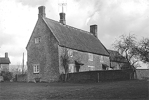 Field Way (now Field View House) before re-thatching.